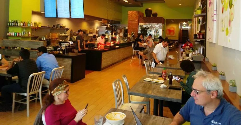 我们评出了8所美国名校门口的「美食街」....留学生火速收藏美食街小吃街_新浪新闻