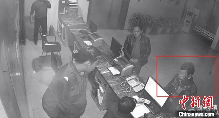  逃犯来派出所证明自己的“清白” 乐清公安供图