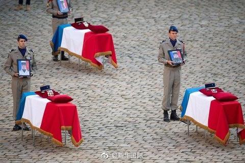 图为本月2日法国为在马里身亡的军人举行悼念仪式。 图源:@新华国际