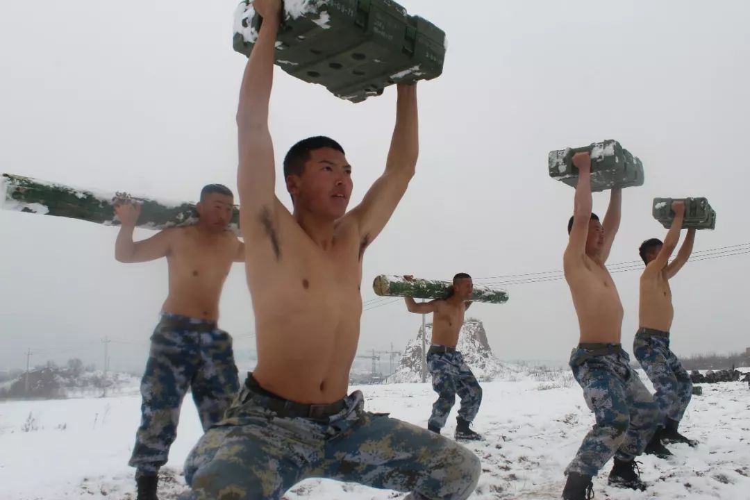 今日冬至,一组硬汉照让你感受中国军人的阳刚