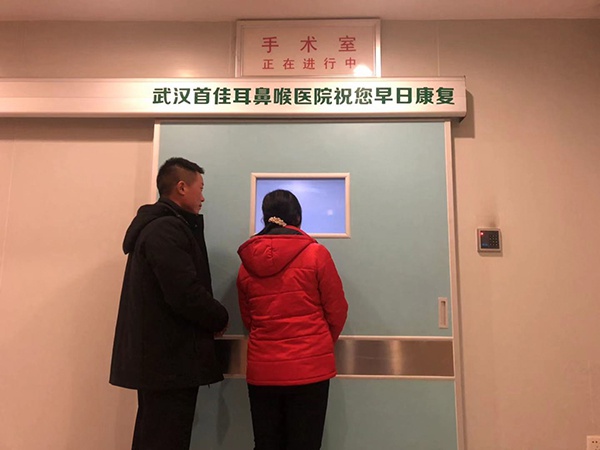 9岁缺耳男孩造耳一期手术成功 成绩优异想考清华