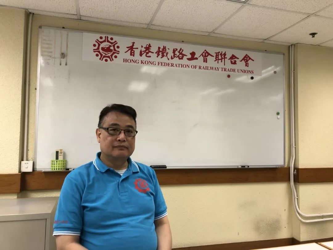 12月2日,已在港铁工作32年的香港铁路工会联合会主席林伟强表示,看到港铁设施被破坏很伤心。