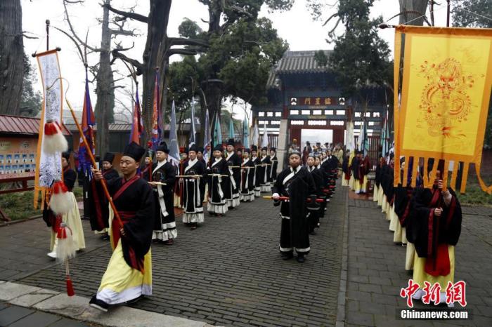 资料图:12月22日,农历戊戌年冬至祭孟大典在孟子故里山东邹城举行。 中新社记者 沙见龙 摄
