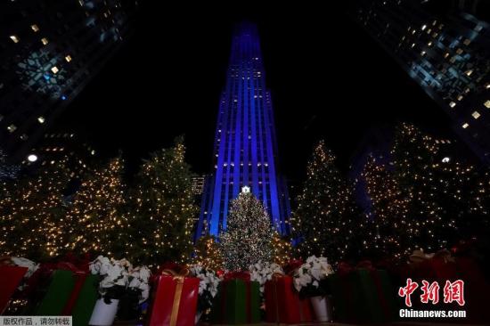 资料图：美国纽约洛克菲勒中心举行圣诞树亮灯仪式。