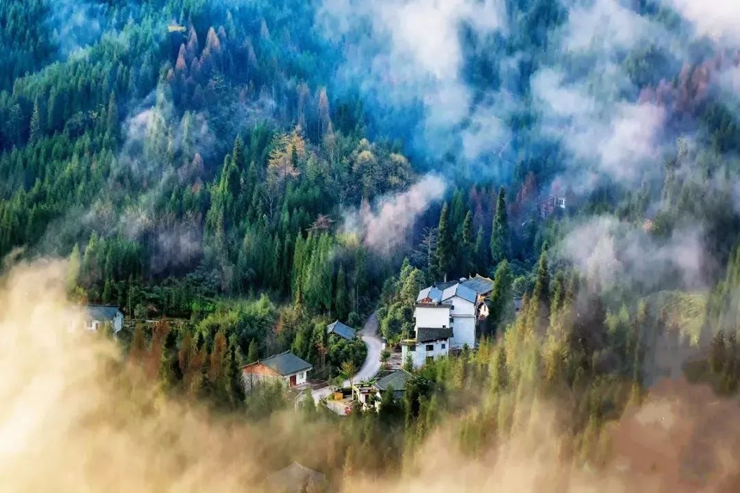 抖音火爆的网红雪景，德阳出发2.5h，居然藏着亚洲第二大的桌山，徒步耍雪泡温泉！