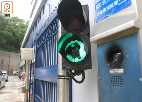 香港740组交通灯被破坏老人遭撞亡 网友批＂间接