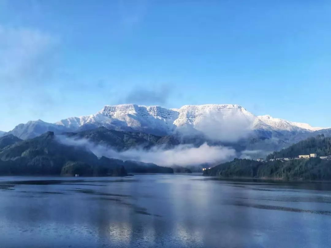 抖音火爆的网红雪景，德阳出发2.5h，居然藏着亚洲第二大的桌山，徒步耍雪泡温泉！