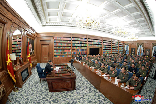 外媒:朝关键时刻宣布重组军队 金正恩召开军委