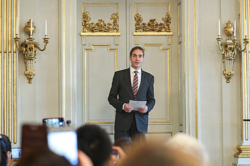 2019年10月10日，瑞典文学院常任秘书马茨·马尔姆宣布，将2018年和2019年诺贝尔文学奖分别授予波兰女作家奥尔加·托卡尔丘克和奥地利作家彼得·汉德克。（新华社）