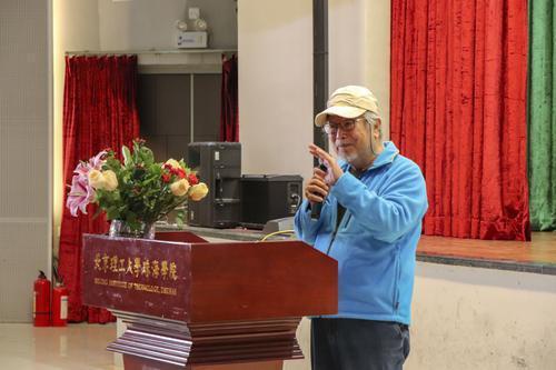 生物学泰斗在珠海高校开“爆款课”，300多名学生同时选修