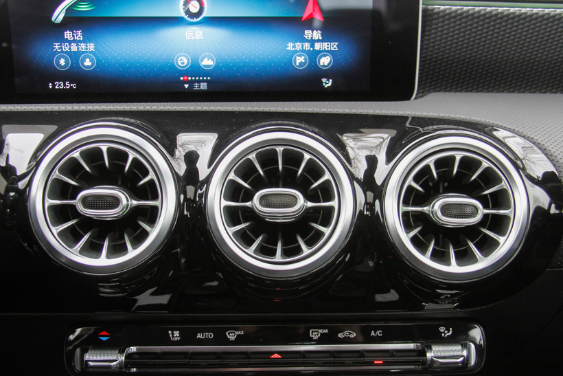 20万不到的奔驰A 是这个时代年轻人触手可及的梦想