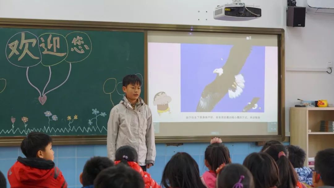  何宜德在小学为三年级的孩子做分享。新京报记者卫潇雨摄