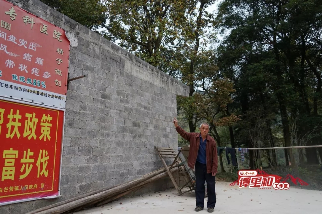  11月15日上午，12岁的柏春英从楼上坠下。