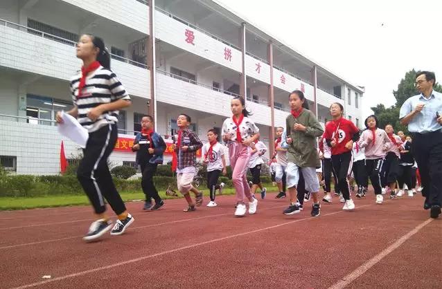 为什么要求学生每天都跑操？衡水中学首度揭秘