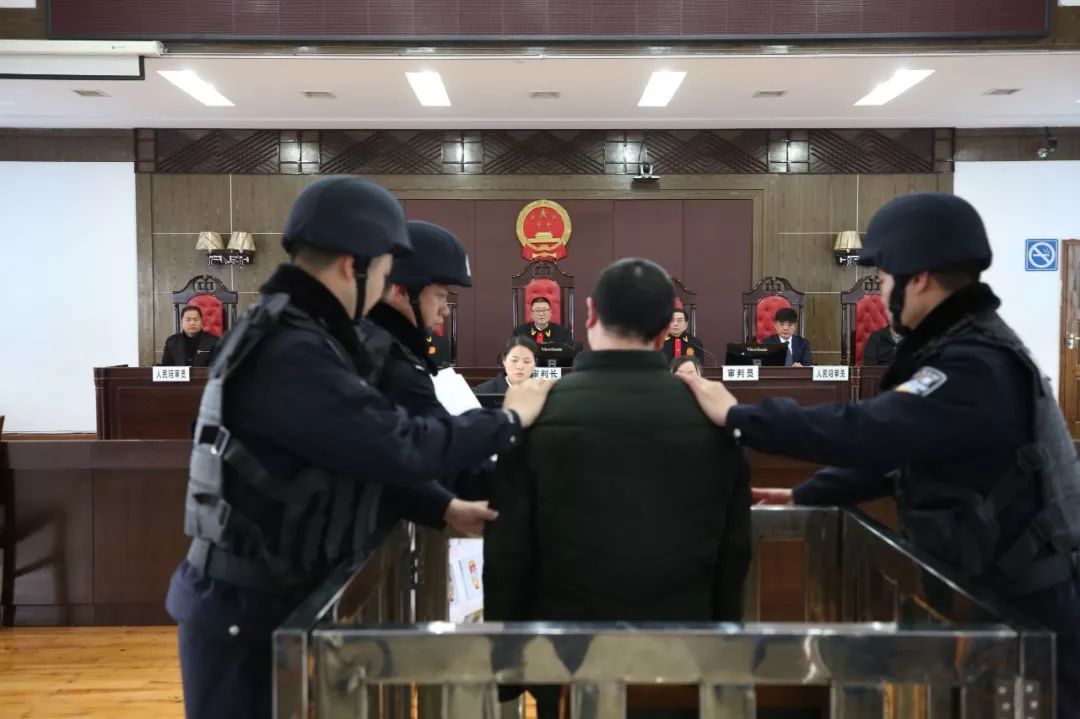  庭审现场。