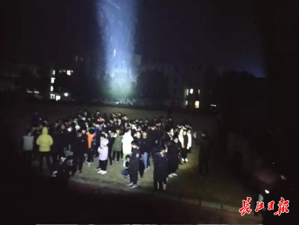 操场上的学生 鲁老师 供图