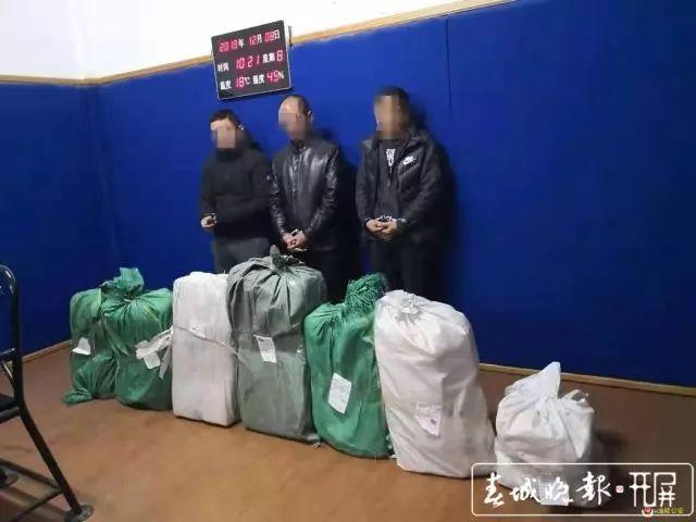 云南缉毒警“读秒”抓毒贩：再不下车就强攻(图