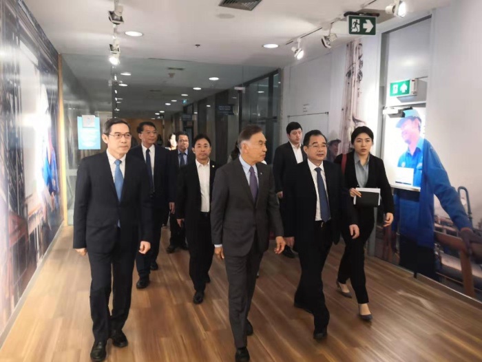 东亚糖业董事长_董事长办公室图片