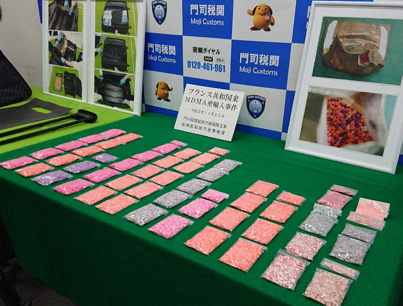 福冈警方查获的毒品（每日新闻）