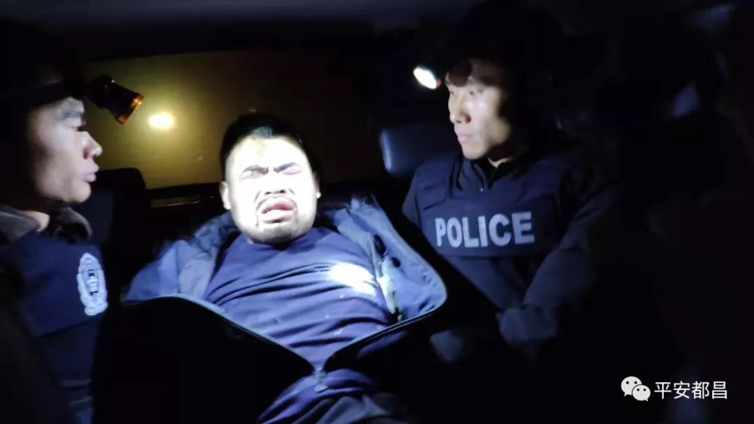  犯罪嫌疑人余修良落网时照片