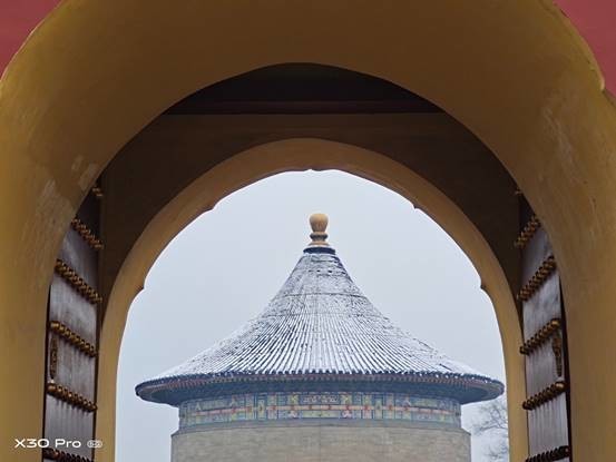 用vivo X30 Pro手机的长焦镜头带你看雪后的天坛