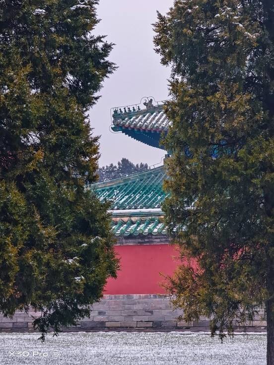 用vivo X30 Pro手机的长焦镜头带你看雪后的天坛