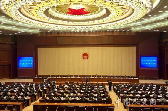 ▲12月28日上午,十三届全国人大常委会第十五次会议在北京闭幕。图片来源:中国人大网