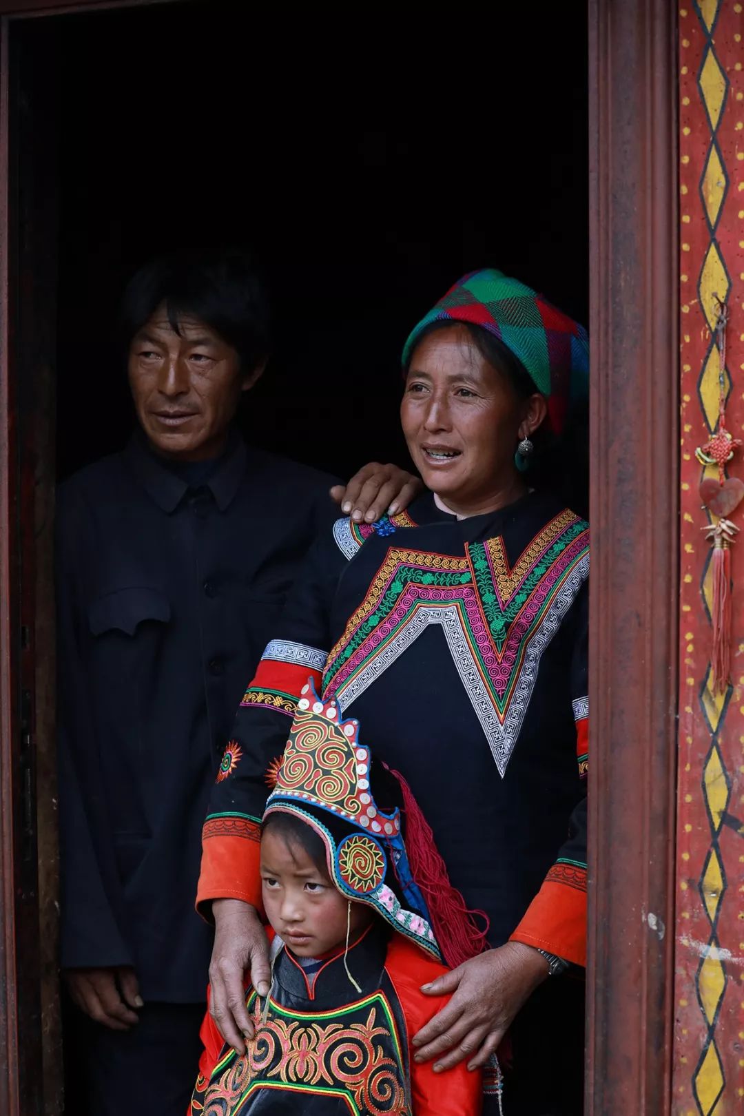 贫苦户土比土哈夫妇和小女儿 凉山彝族自治州金阳县丙底乡木尼古尔