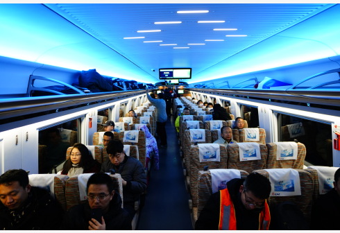 京张高铁今日开通：可在350公里时速下实现自动