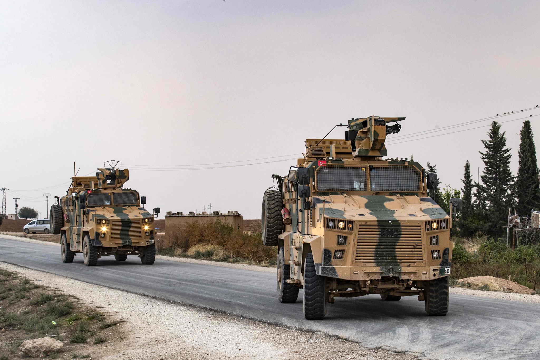 ▲2019年11月1日，在叙利亚北部边境，土军装甲车参与土俄联合巡逻。|新华社