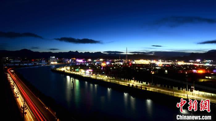 图为阿里地区首府狮泉河镇夜景.资料图江飞波摄