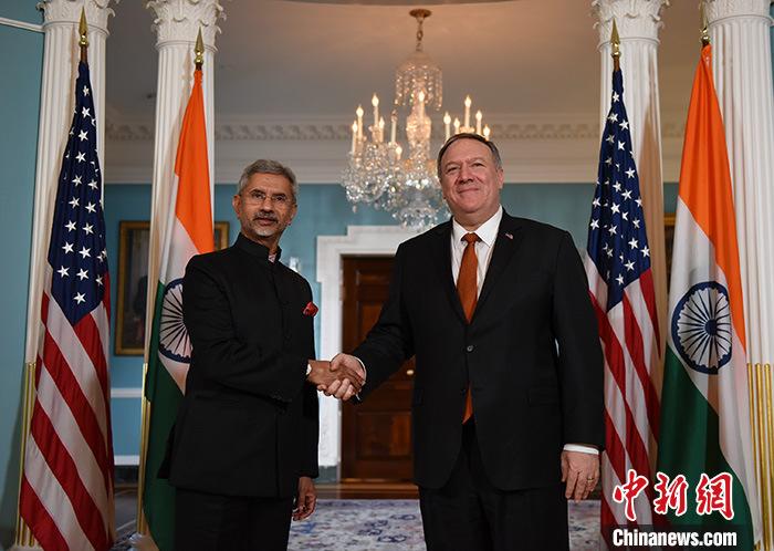 资料图：美国国务卿蓬佩奥（右）与印度外交部长苏杰生。中新社记者 陈孟统 摄
