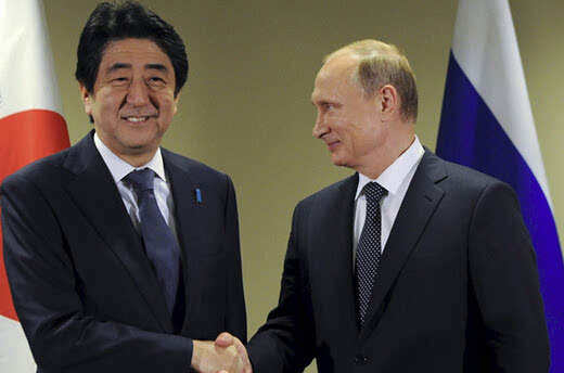 普京向安倍发邀请:希望在二战胜利阅兵式上见到