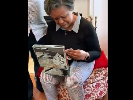 美国老人圣诞收惊喜:病逝老伴留两人情书逾半世
