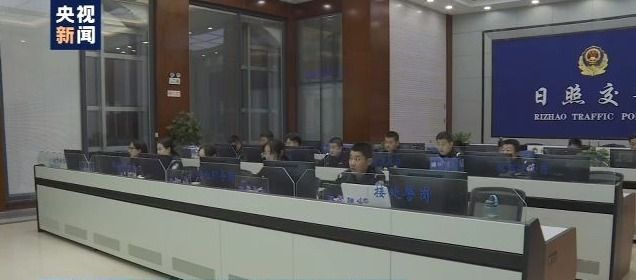 智能信号灯现身街头:实时分析车流量定红绿灯时