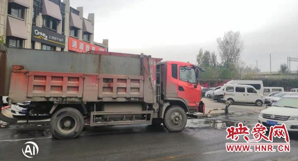 每天在社區(qū)入口等待抽取廢水的“清污車”