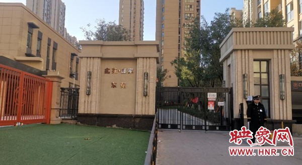 記者到訪鑫苑鑫家二期社區(qū)東門