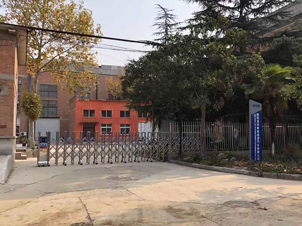 南阳水氢汽车项目:车间几无设备运转 办公室几人