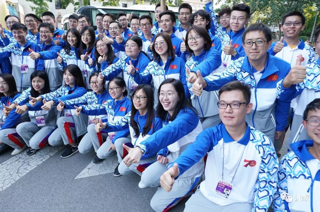 志愿者以青春激情和实际行动献礼国庆