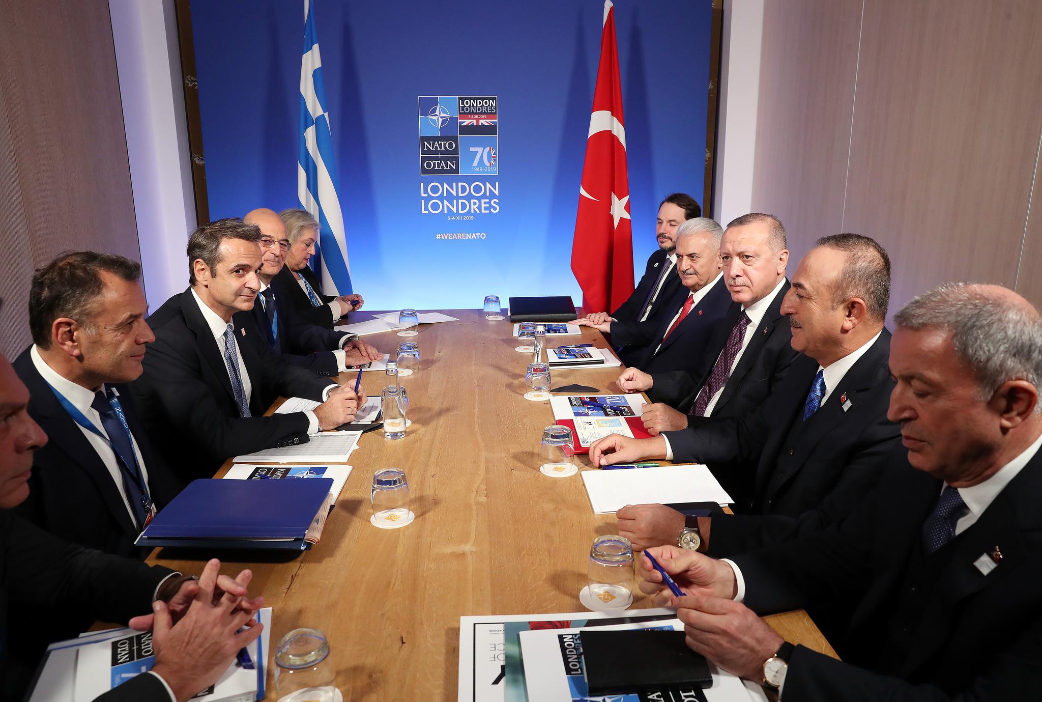  ▲2019年12月4日，英国伦敦，北约峰会期间，土耳其总统埃尔多安（右三）与希腊总理米佐塔基斯（左三）会晤。 |视觉中国
