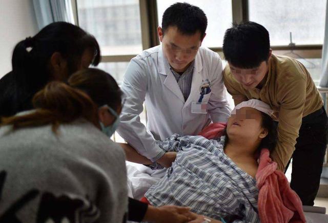 男护士帮产妇"备皮",产妇瞬间脸红,丈夫自告奋勇却被告知不行