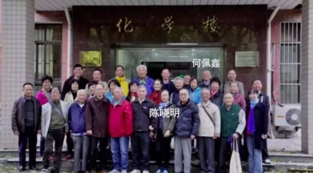 夫妇坐地铁去给母校捐一个亿 海霞:真低调有格调(含视频)