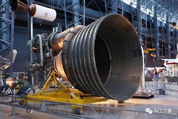 火箭发动机人类玩火的极致六单燃烧室最强推力实现阿波罗登月计划