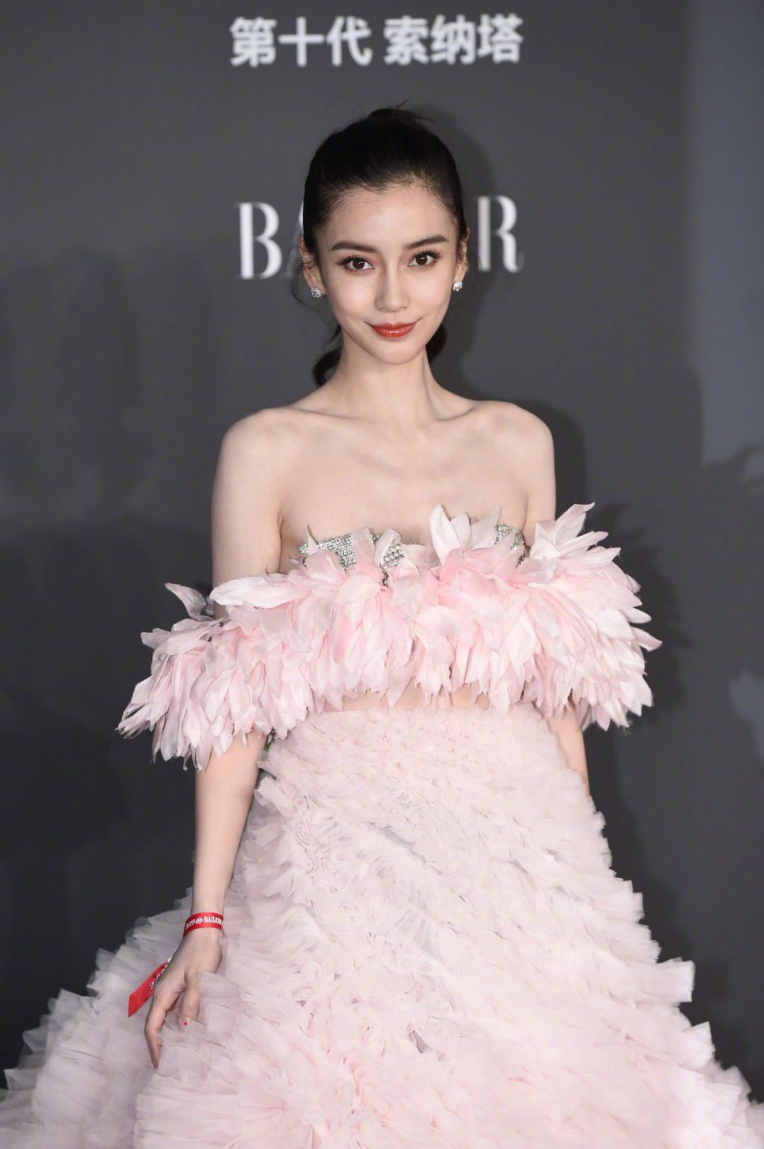 Angelababy美照,angelababy可爱 时尚盛会angelababy凭神颜美翻众人,不过这微笑唇是整容后遗症吗?