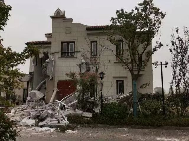 社评|中粮太湖楼盘被拆,"江河湖海"别墅要醒醒了花园别墅绿茵图片