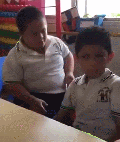 墨西哥一唐氏综合症男孩安慰自闭症同学 视频火
