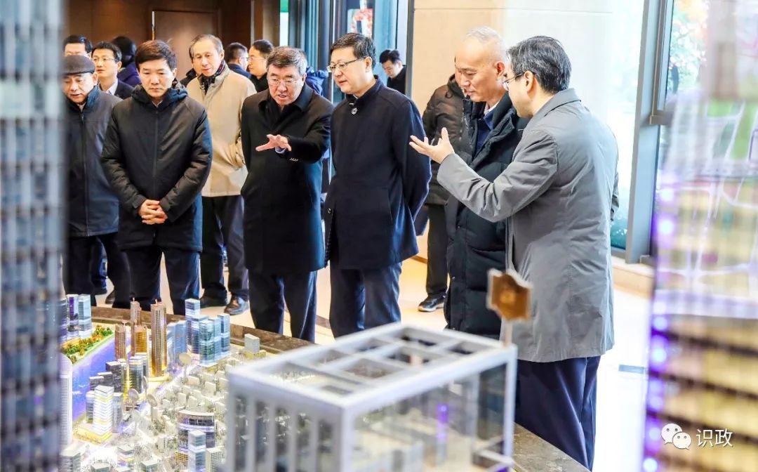 察看运河商务区整体规划建设情况