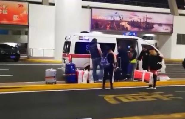 开救护车到机场接人装免税商品?上海机场集团回