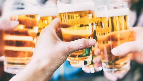 啤酒重新流行?报告称全球啤酒产量五年首次增