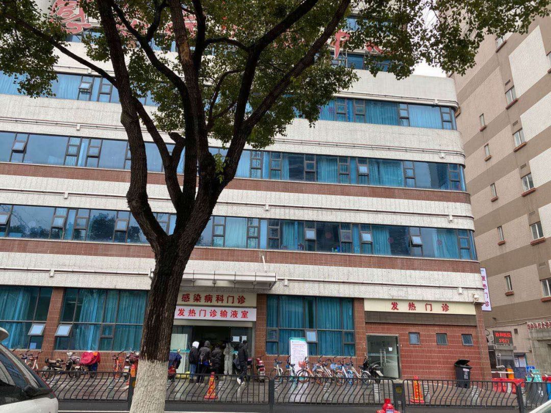 的武汉道路上已经几乎看不到外地车辆的踪影,路面上跑着的几乎清一色